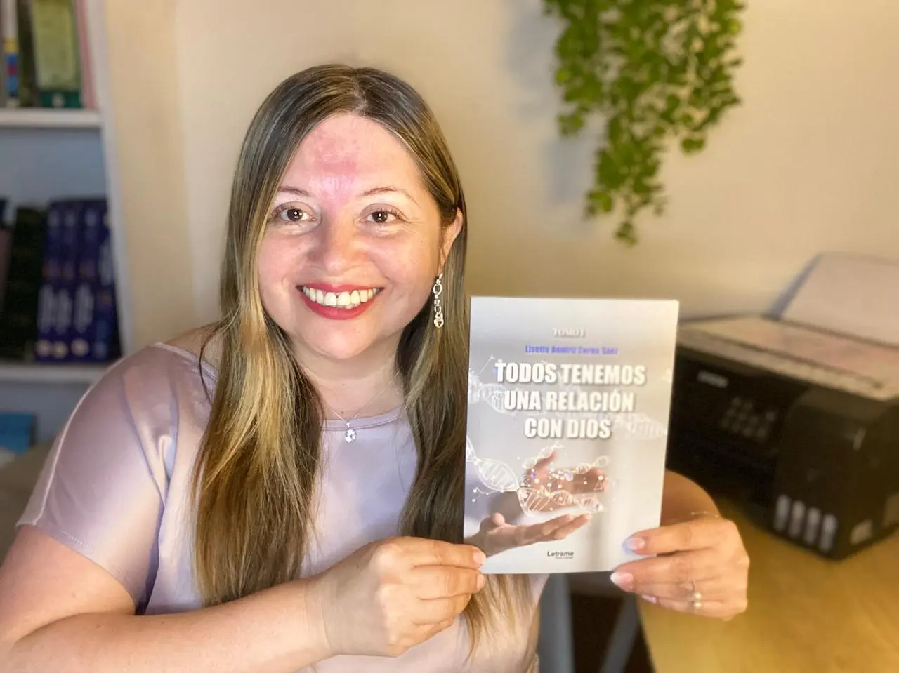 Lisette Beatriz Cerna Sáez debuta como escritora con una obra que invita a la introspección y al encuentro espiritual