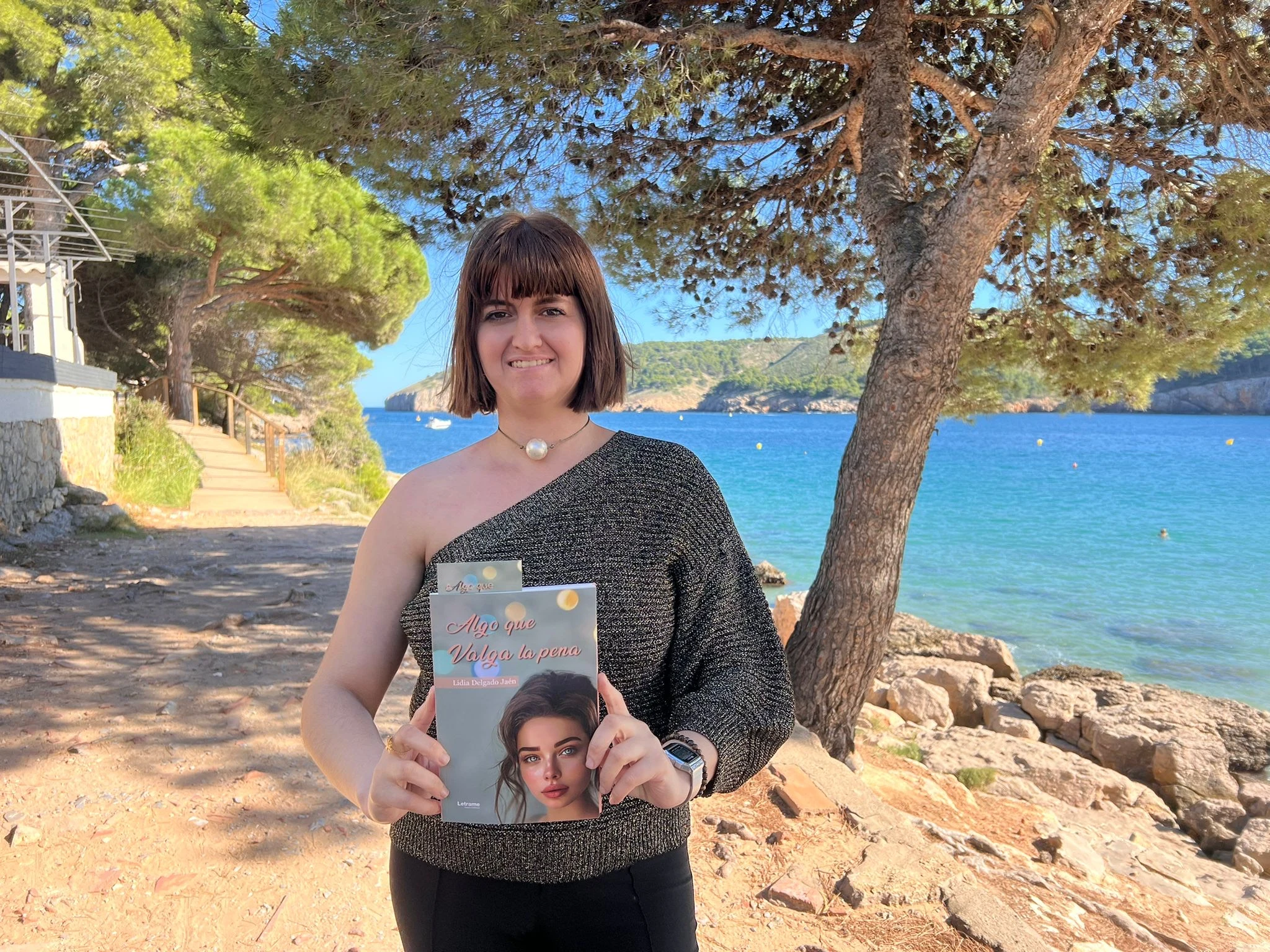 Lidia Delgado deslumbra con su debut literario: una historia intensa de amor y traición que ya conquista a los lectores